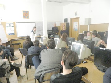 Specialiştii Antidrog şi jandarmii au discutat cu elevii Şcolii nr. 3